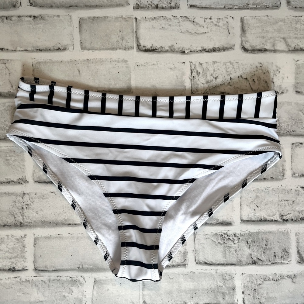 NWOT✨Bikini - Picture 2 of 4
